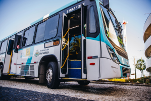 Menos conforto, demoras e altos custos: crise nos ônibus de Fortaleza ocorre há anos e afeta passageiros