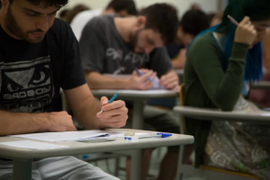 Seleções e concursos em PE têm mais de 2 mil vagas de emprego com salários de até R$ 12 mil; saiba como se inscrever